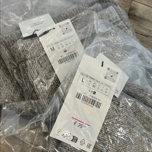 🛑 1 hour sale. NWT. Zara, Knitted, Stylish Ribbed Mini Skirts - Picture 4 of 4